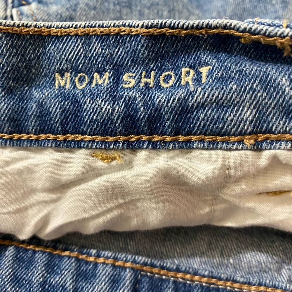 American Eagle Outfitters Mom Short Hi-Rise Medium Wash Cuffed Jean Shorts Sz 6 - Picture 9 of 12